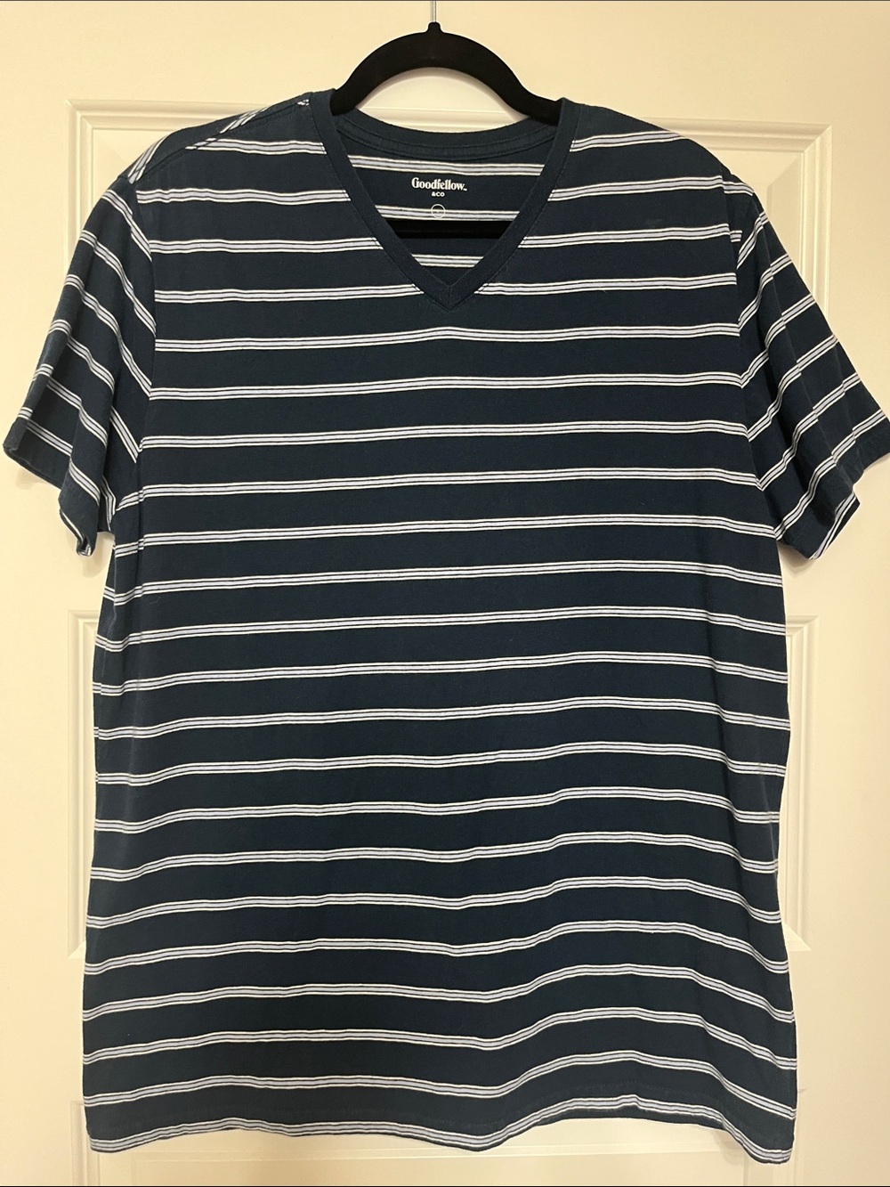 Goodfellow & Co Men’s Navy and White Striped V-Neck Tee